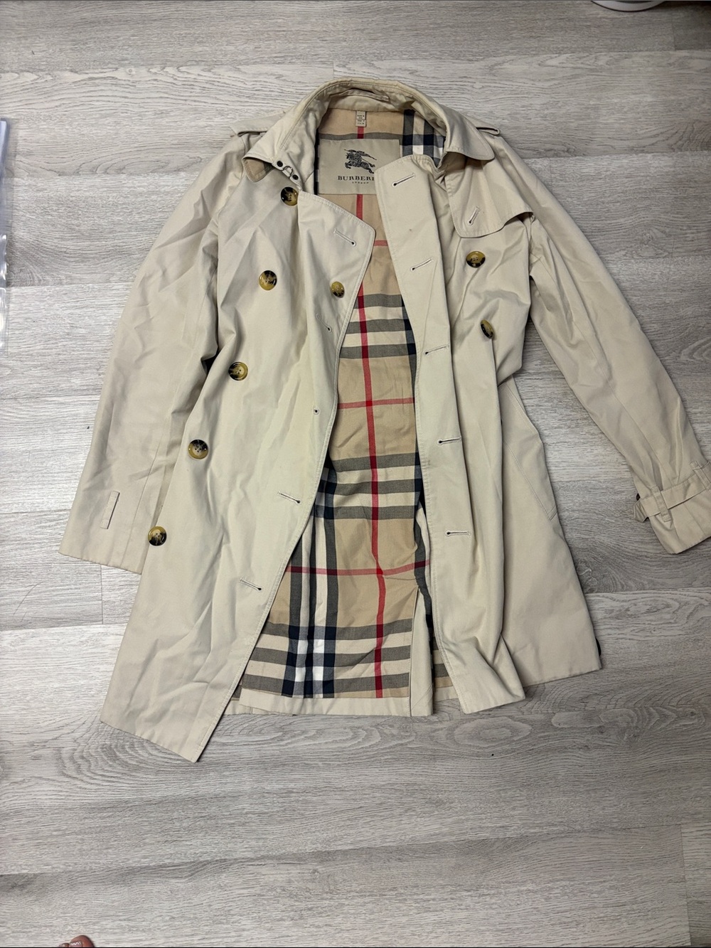 Burberry Light Beige Double-Breasted Trench with Signature Check Lining